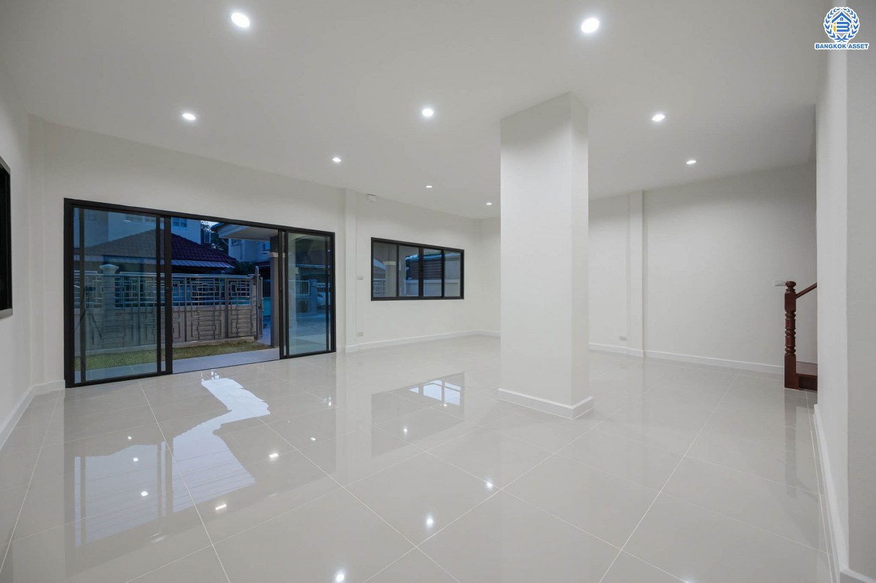 บ้านมือสองตกแต่งใหม่ โครงการ บ้านสาวิตรี พุทธมณฑลสาย3 เนื้อที่ 57.3 ตร.ว. ฟังก์ชัน 3 ห้องนอน 2 ห้องน้ำ จอดรถได้ 1 คัน บนทำเลใกล้ทางคู่ขนานลอยฟ้าบรมราชชนนี ม.มหิดล เซ็นทรัลศาลายา และรายล้อมด้วยสิ่งอำนวยความสะดวกครบ